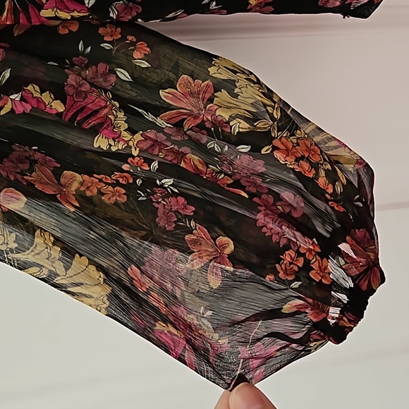 CeCe Blouse - Picture 2 of 7